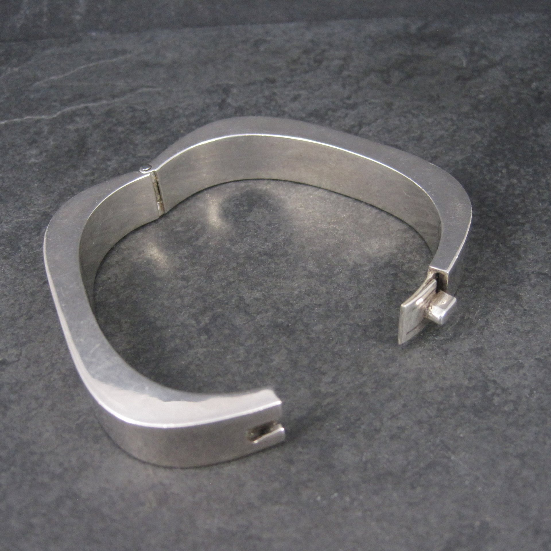 Heavy Vintage Mexican Sterling Bangle Bracelet 7 Inches