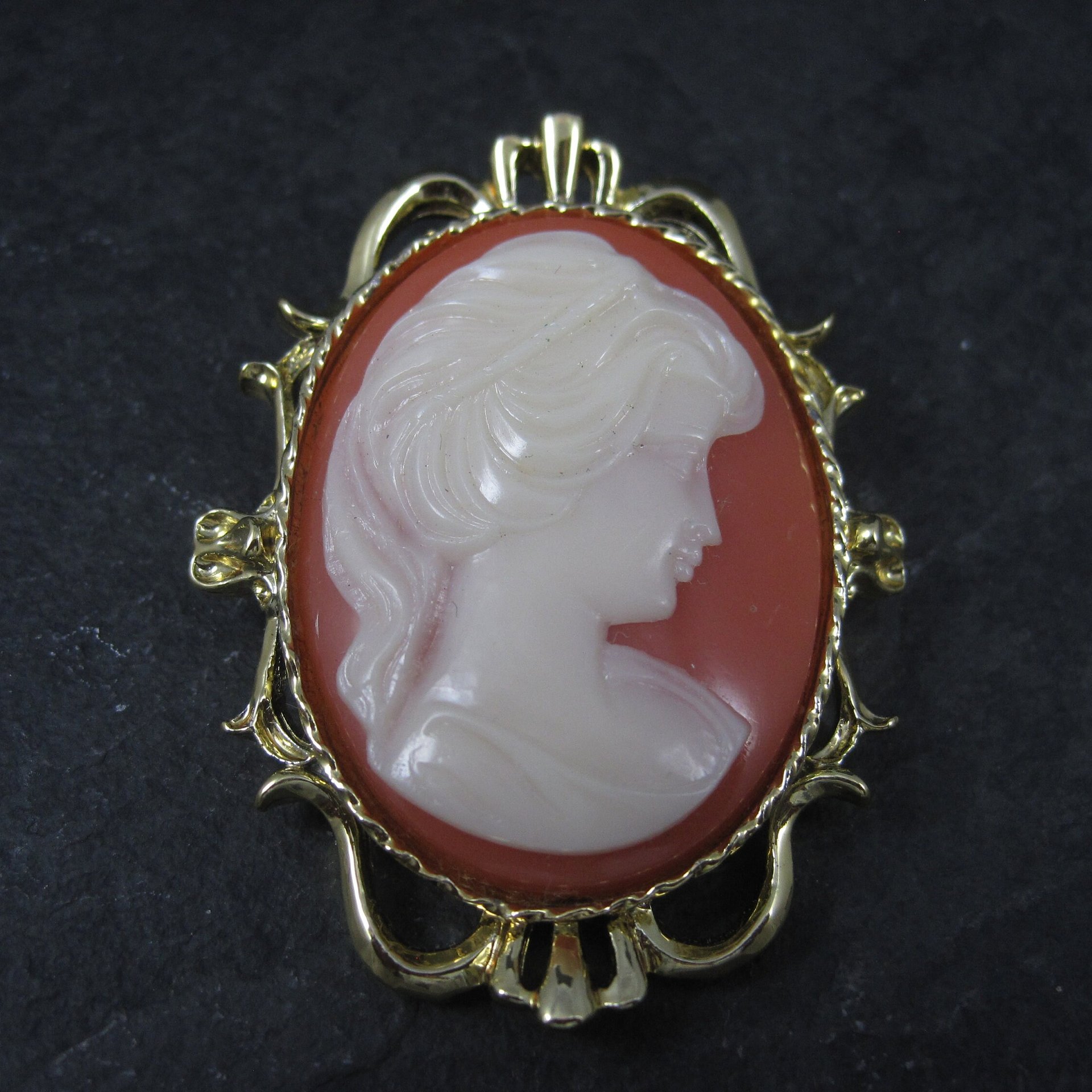Large Vintage Cameo Brooch Gerrys - New Old Stock
