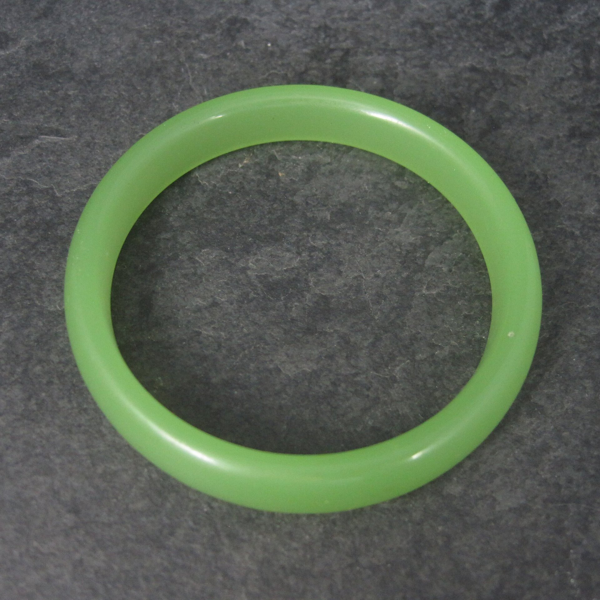 Small Vintage Green Peking Glass Bangle Bracelet 6.5 Inches