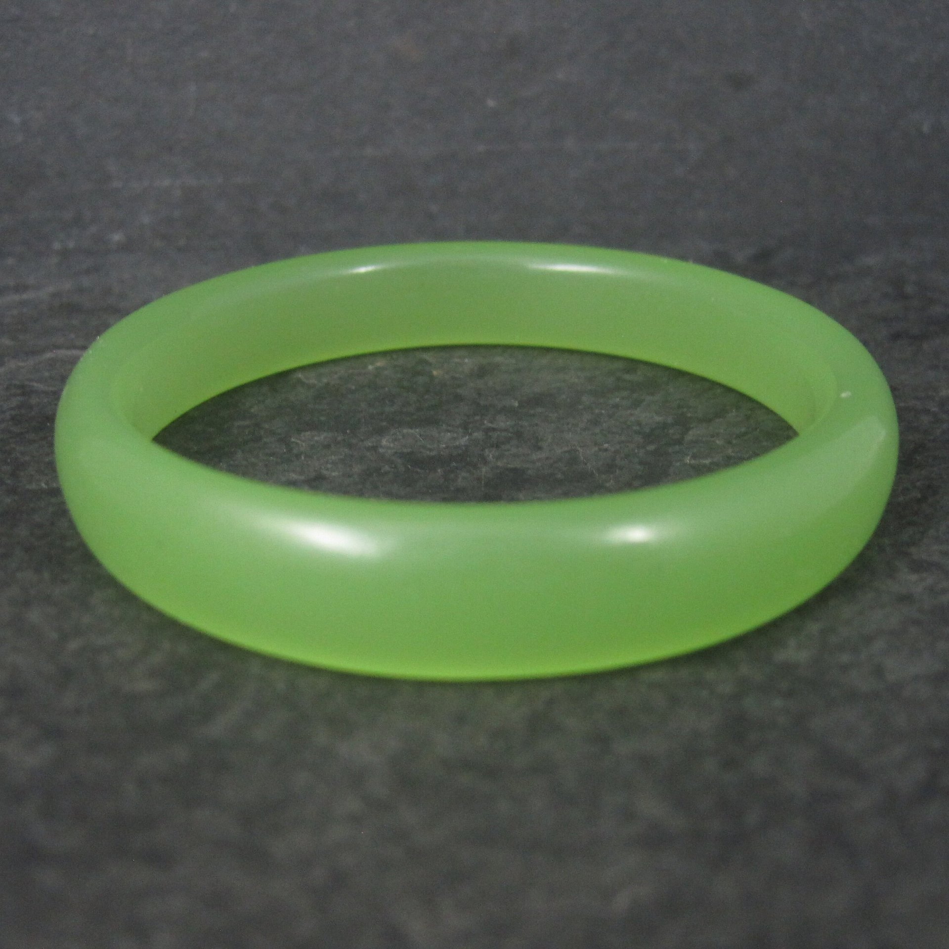 Small Vintage Green Peking Glass Bangle Bracelet 6.5 Inches