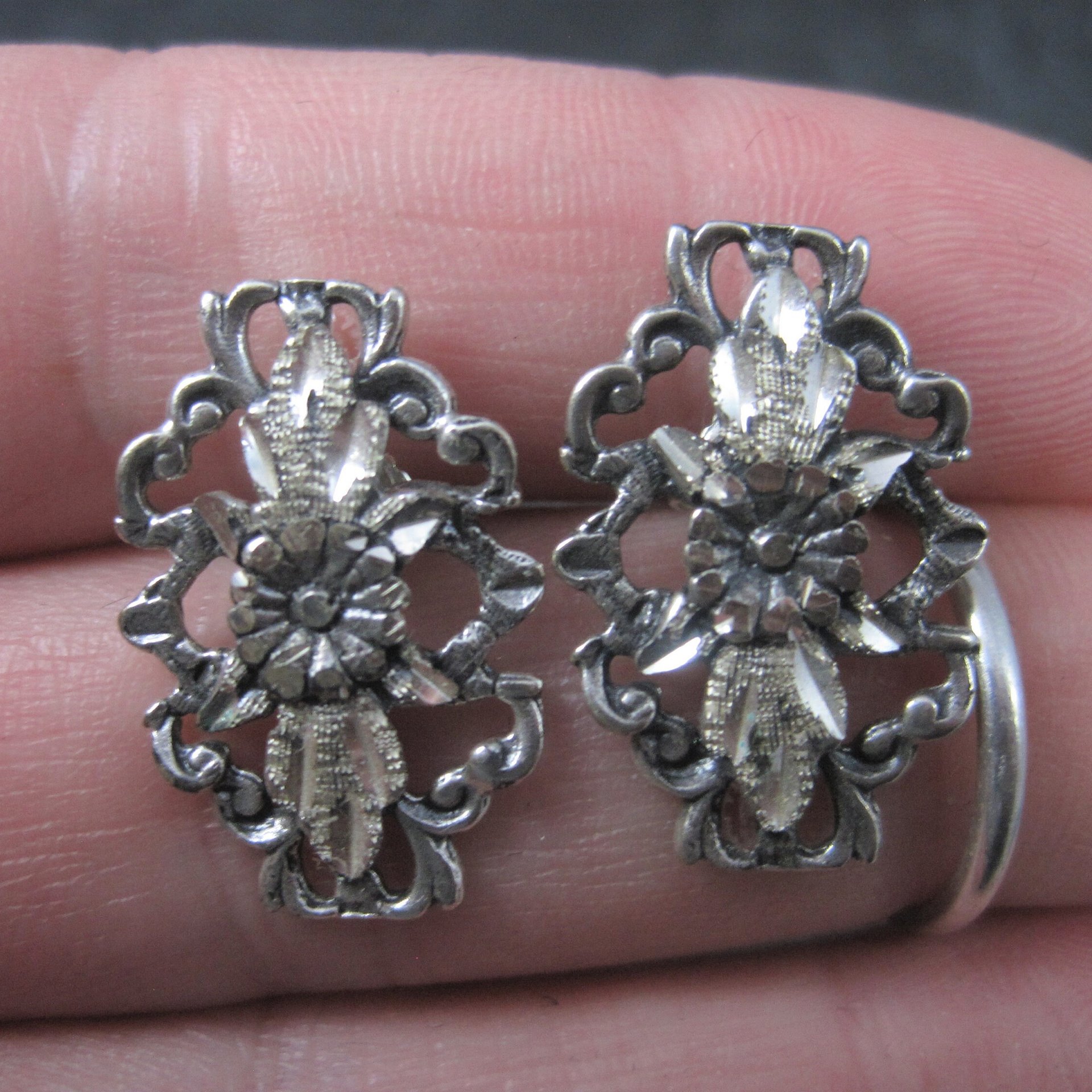 Vintage Sterling Diamond Cut Flower Earrings Langers Black Hills Silver Jewelry