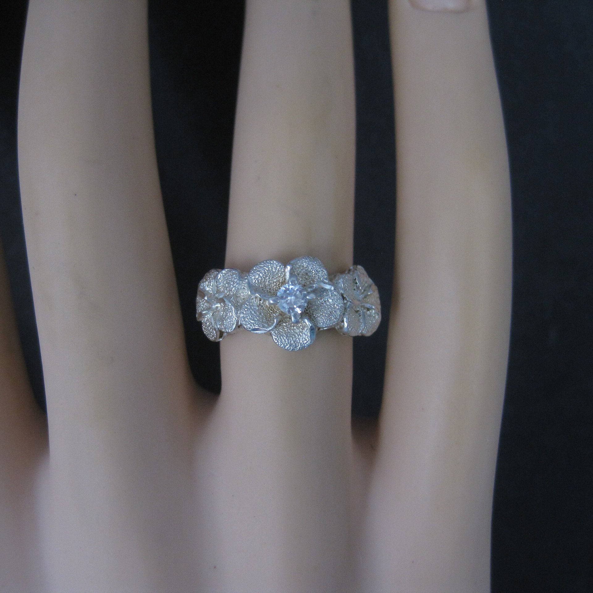 Sterling 3 Flower Ring Size 7
