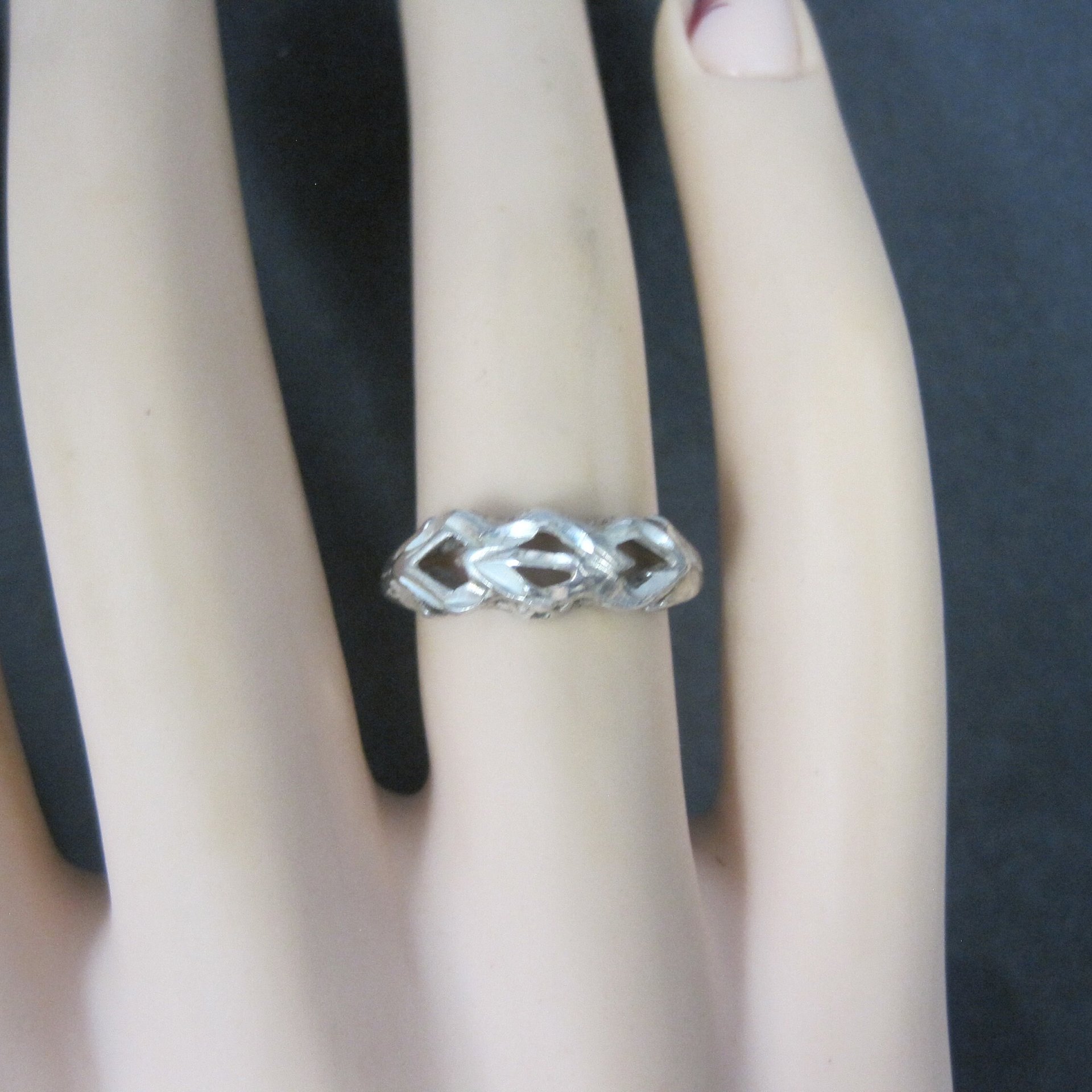 Vintage Sterling Diamond Cut Ring Size 6