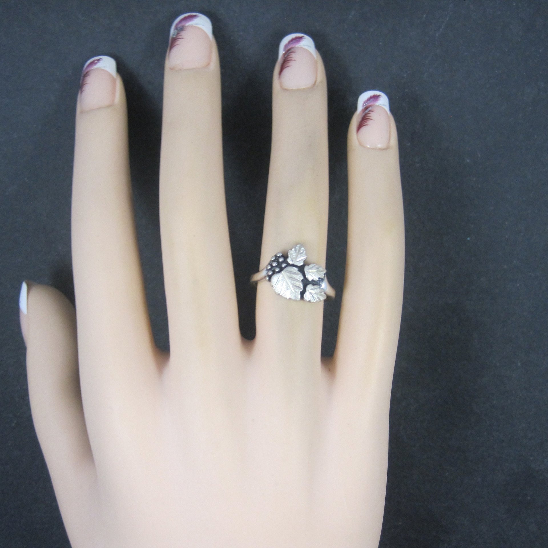 Vintage Sterling Black Hills Silver Leaf Ring Size 6