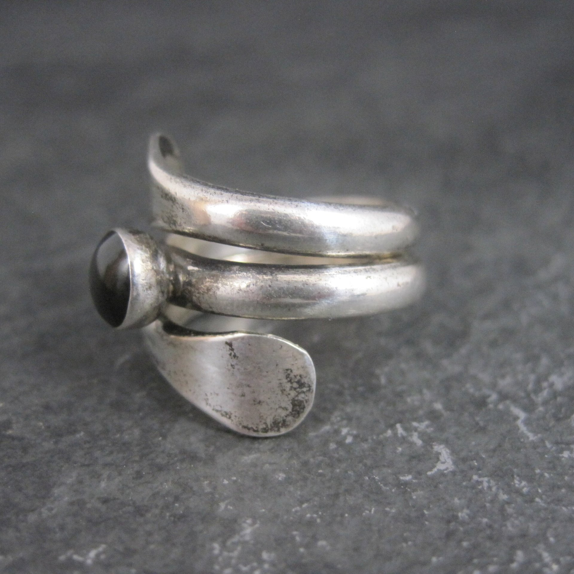 Vintage Sterling Black Wrap Ring Size 7