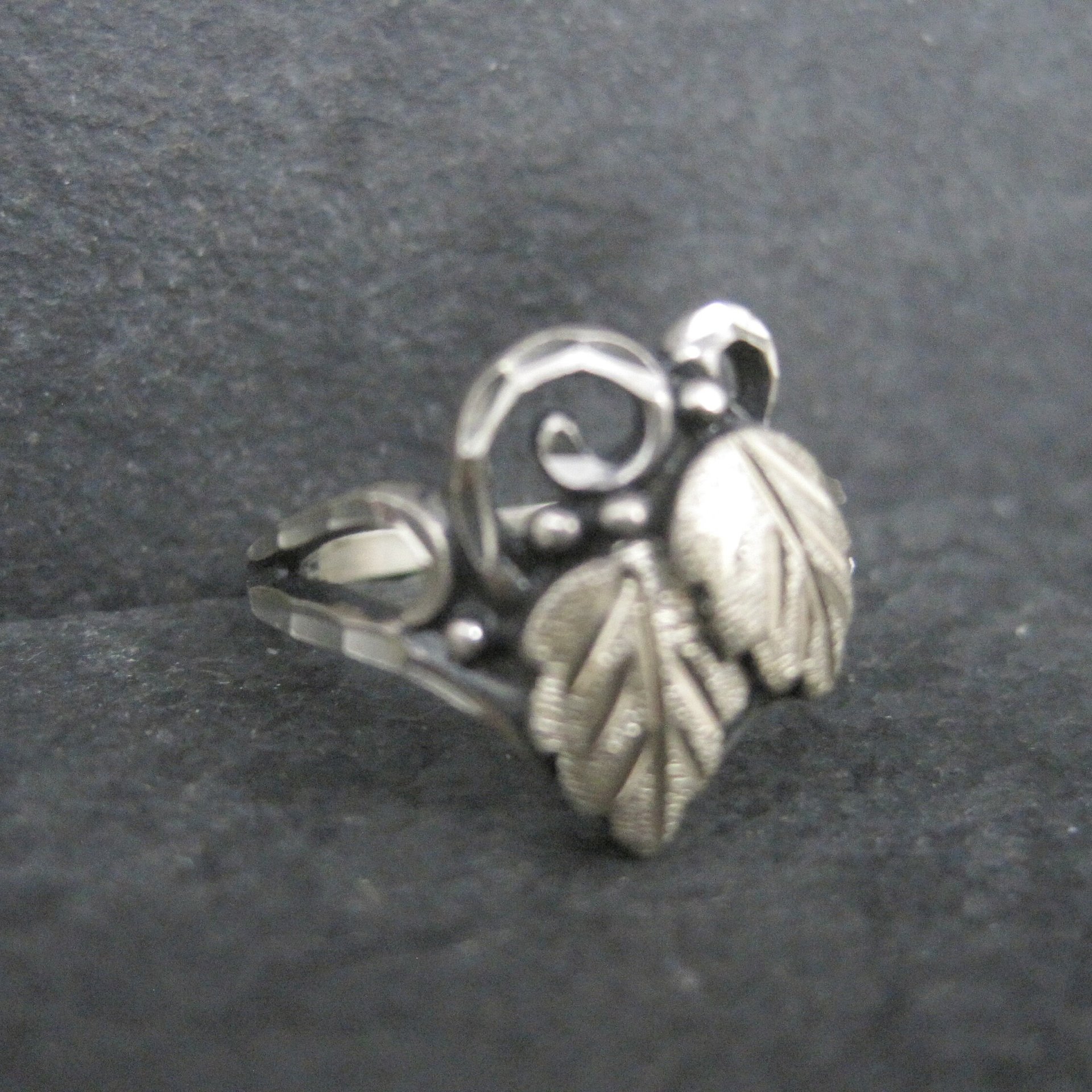 Black Hills Silver Leaf Ring Size 6