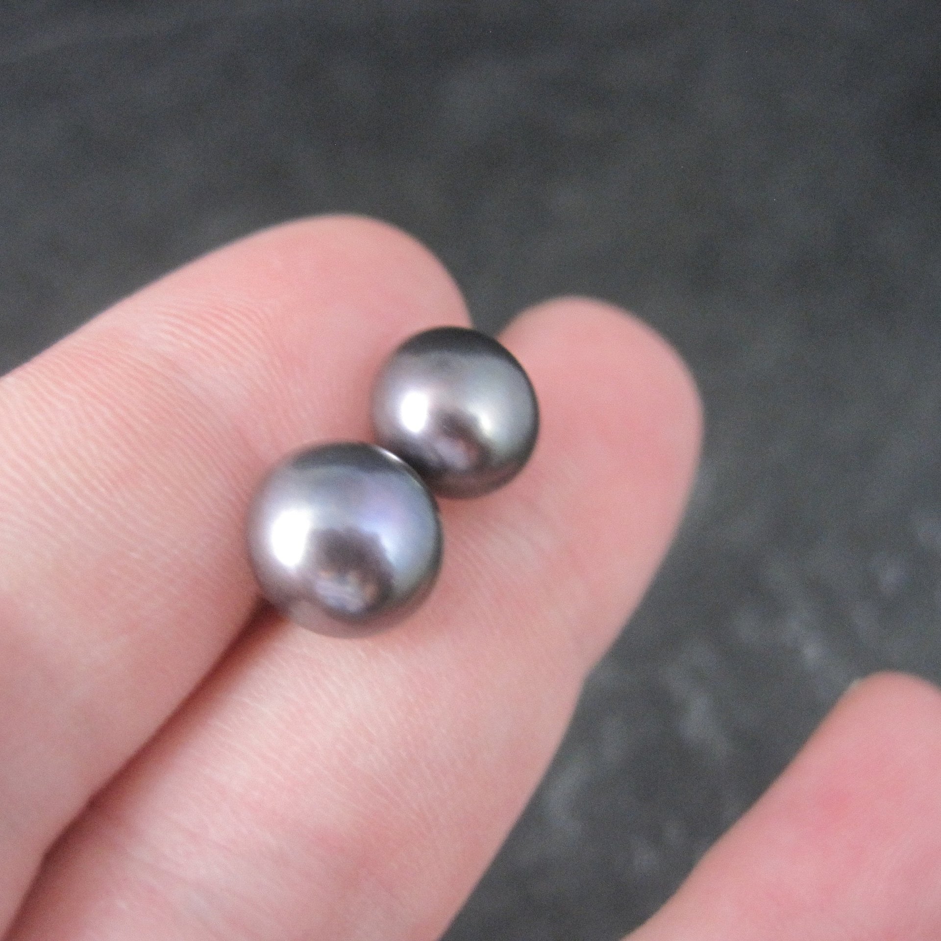 Vintage 90s Sterling 9mm Peacock Pearl Stud Earrings