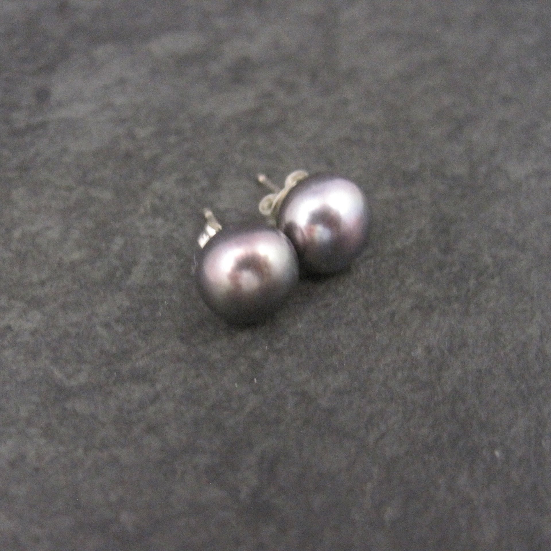 Vintage 90s Sterling 9mm Peacock Pearl Stud Earrings