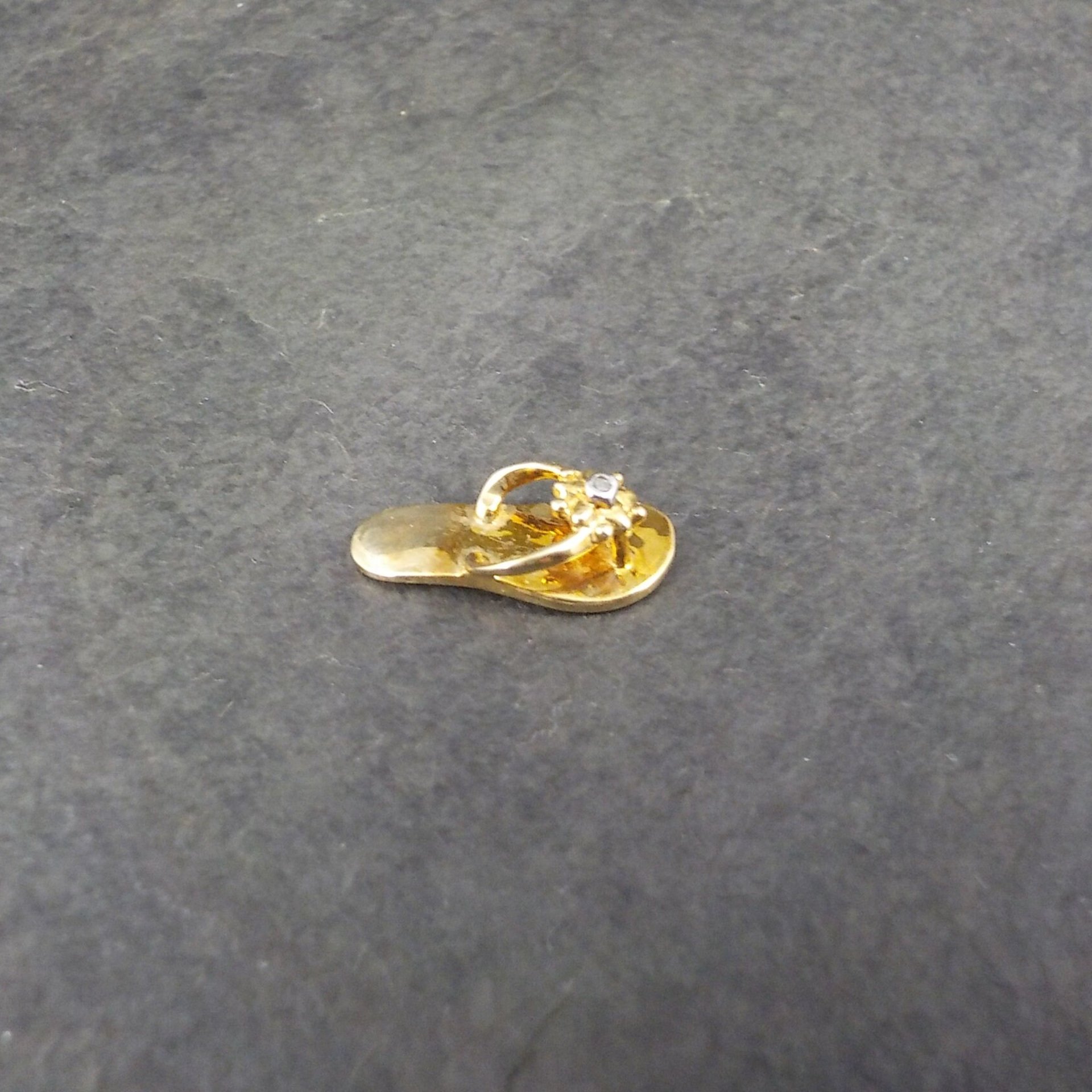 Small 10K Flip Flop Sandal Pendant