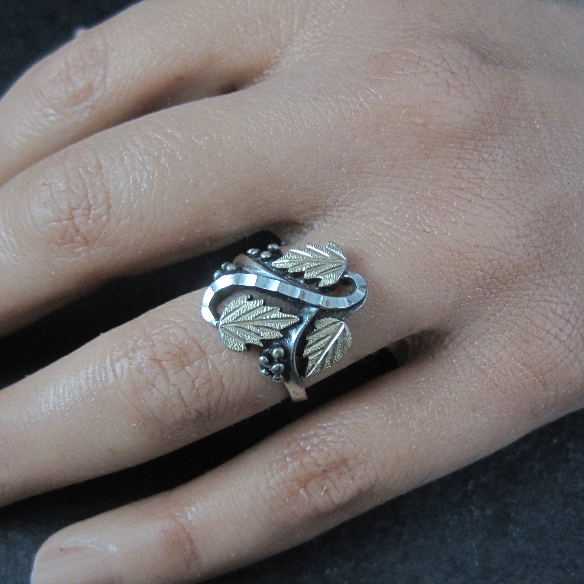 Black Hills Silver Leaf Ring Size 6