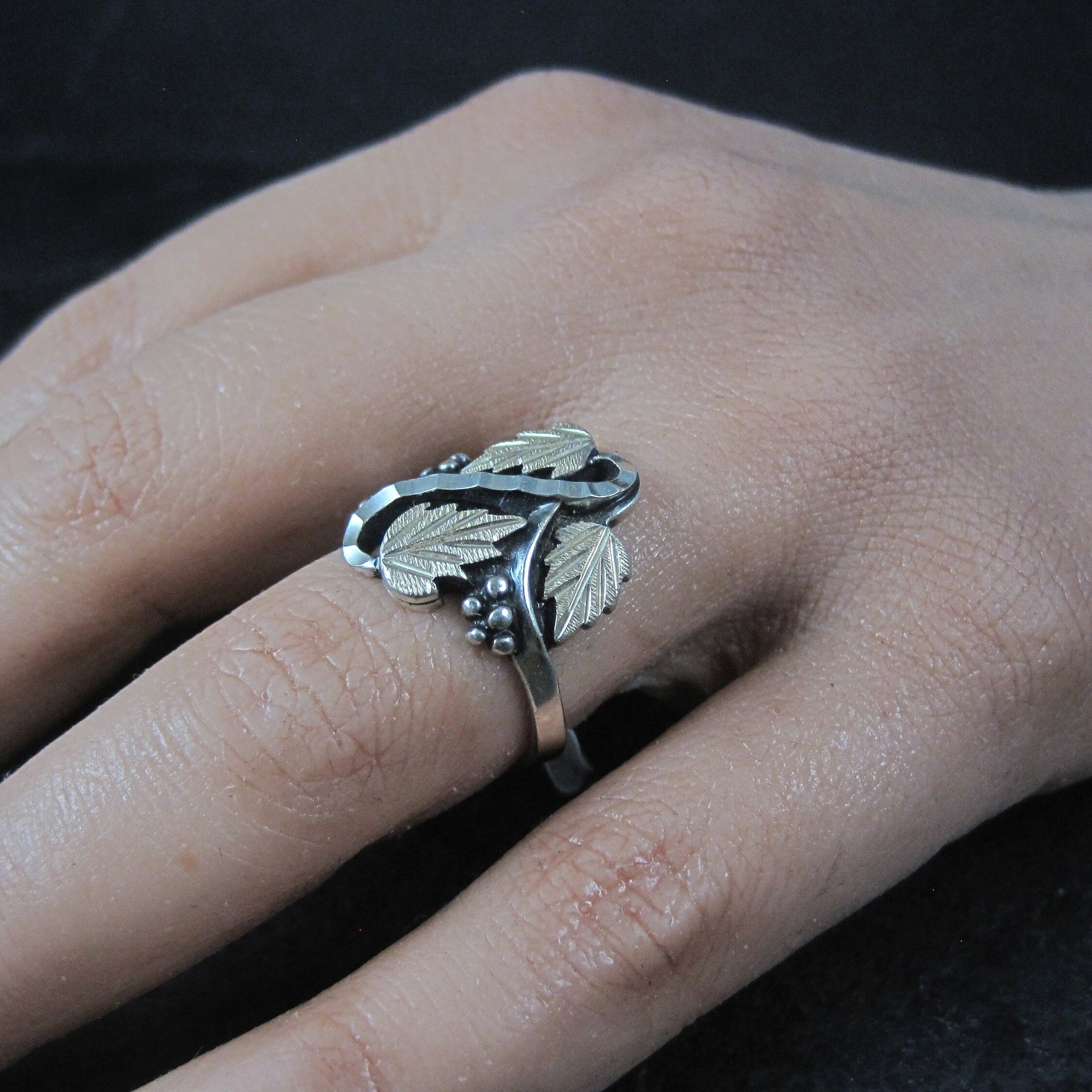 Black Hills Silver Leaf Ring Size 6