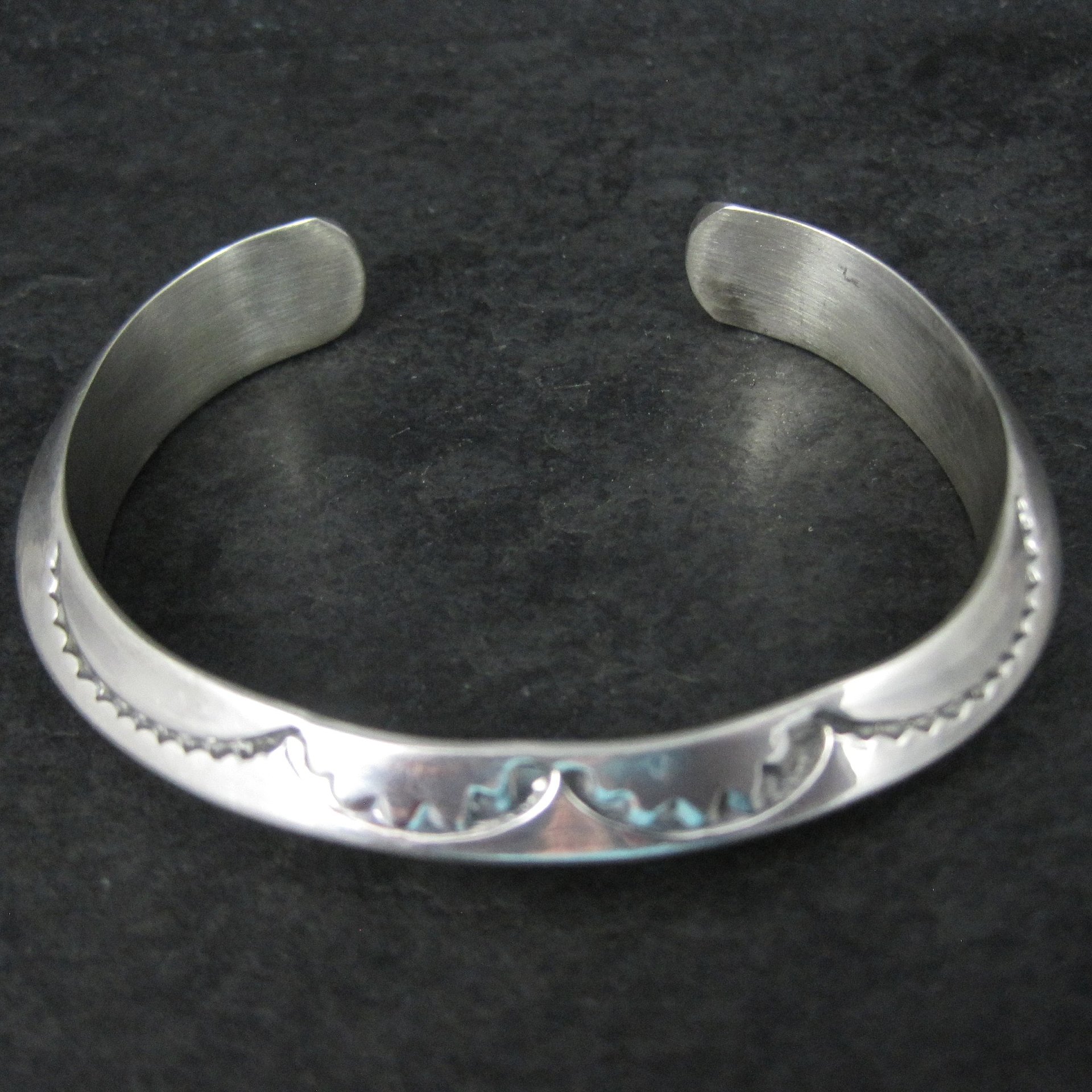 Heavy Navajo Sterling 9mm Carinated Cuff Bracelet 6.5 Inches