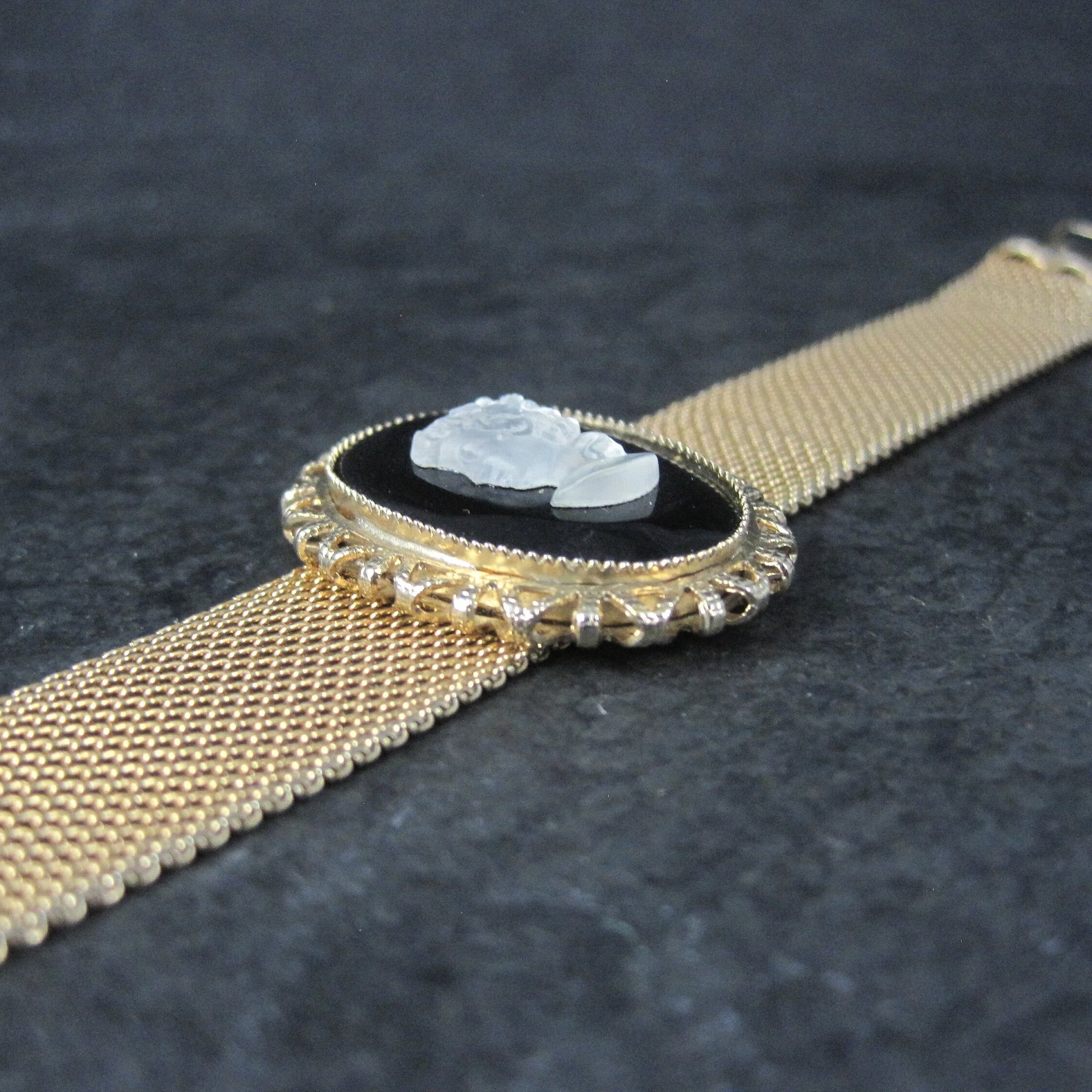 Vintage Glass Cameo Bracelet 7.5 Inches
