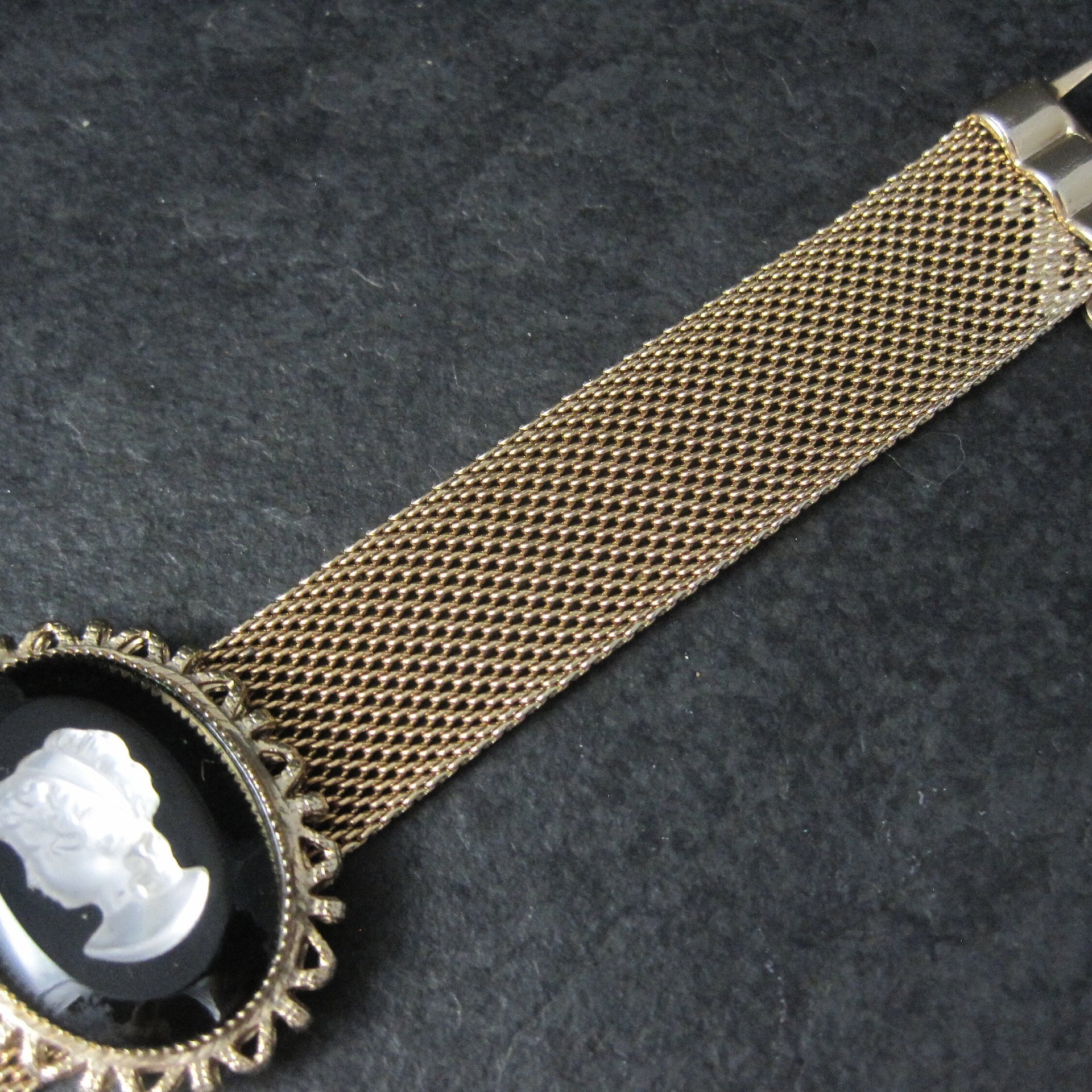Vintage Glass Cameo Bracelet 7.5 Inches