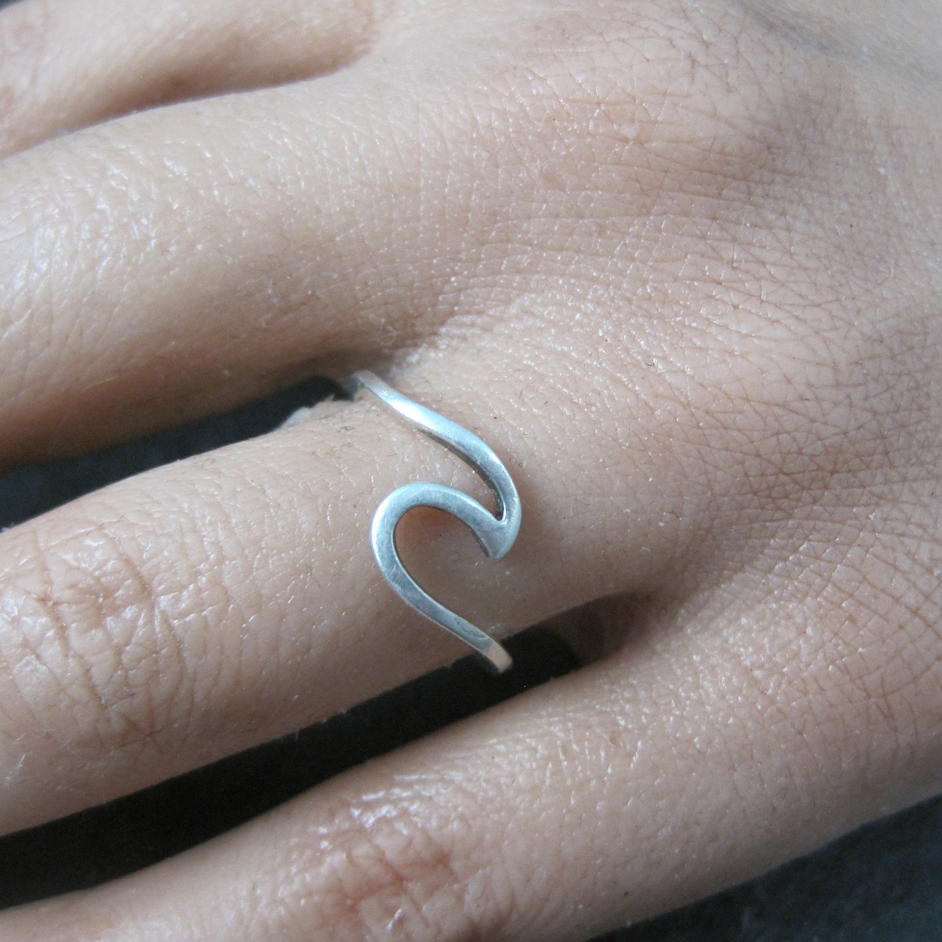 Dainty Sterling Wave Ring Size 6