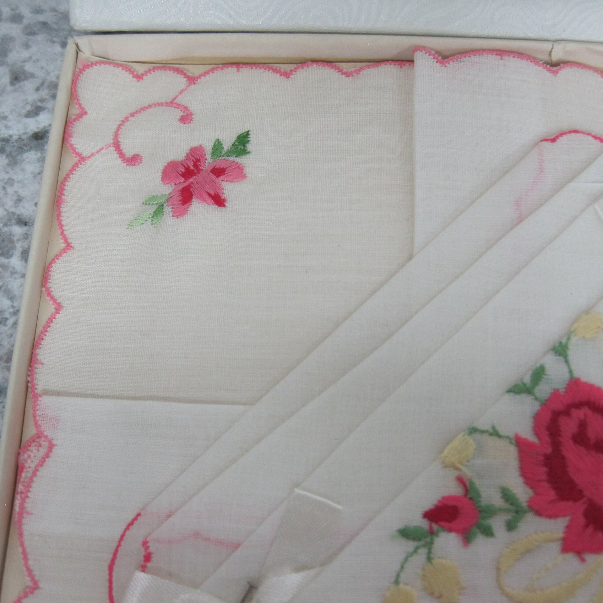 Vintage Embroidered Rose Hankies Set of 2 Cotton Desco Original Box Gift Set
