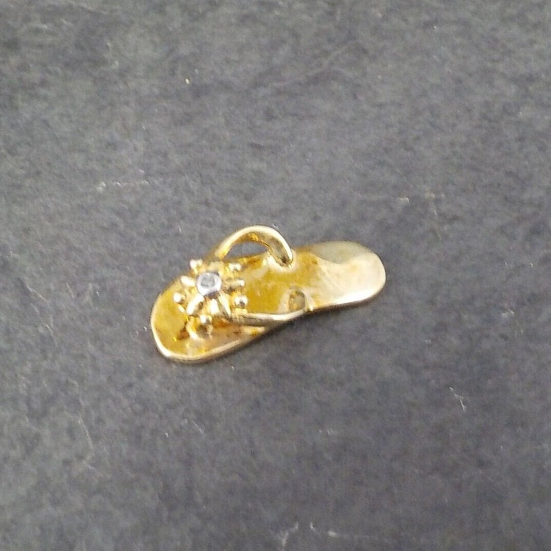 Small 10K Flip Flop Sandal Pendant