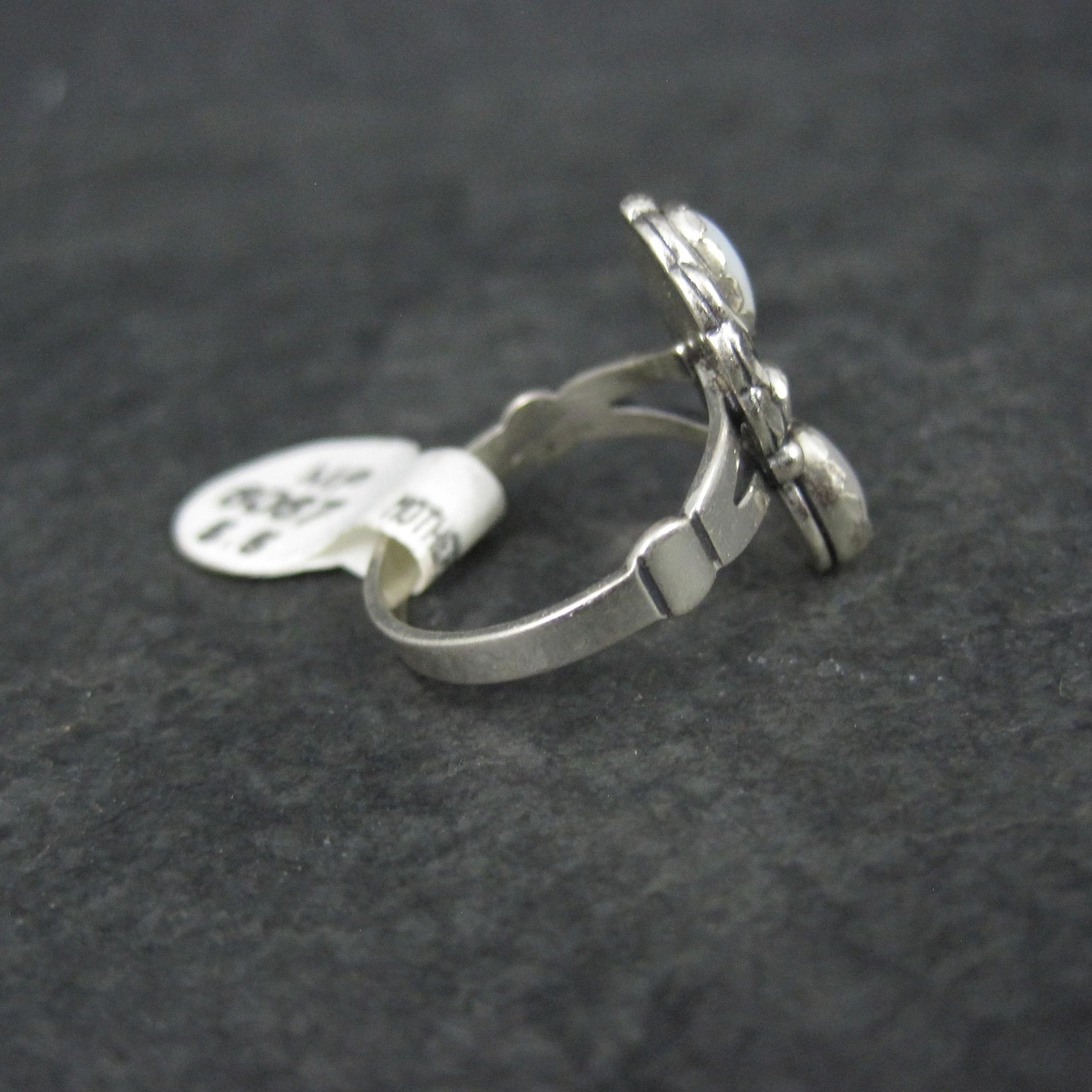 Vintage Southwestern Mother of Pearl Feather Ring