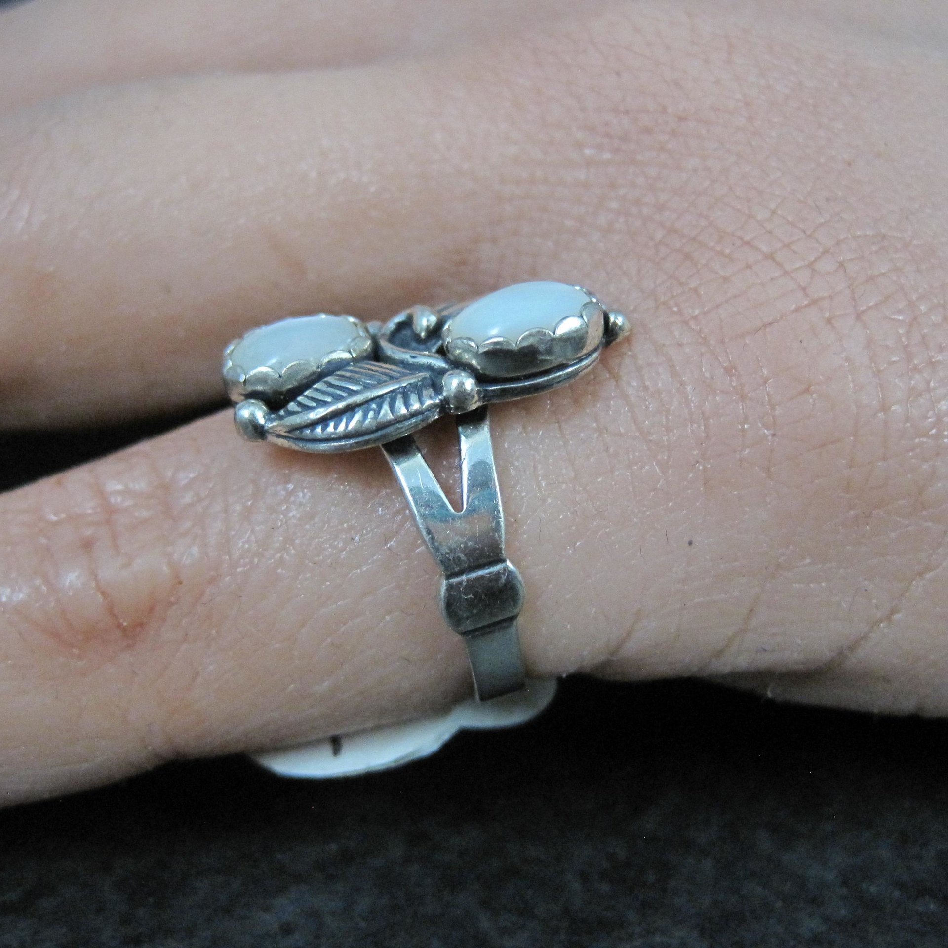 Vintage Southwestern Mother of Pearl Feather Ring