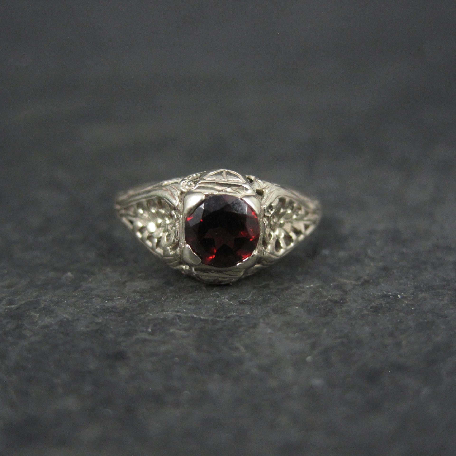 14K White Gold Art Deco Filigree Garnet Ring Size 5