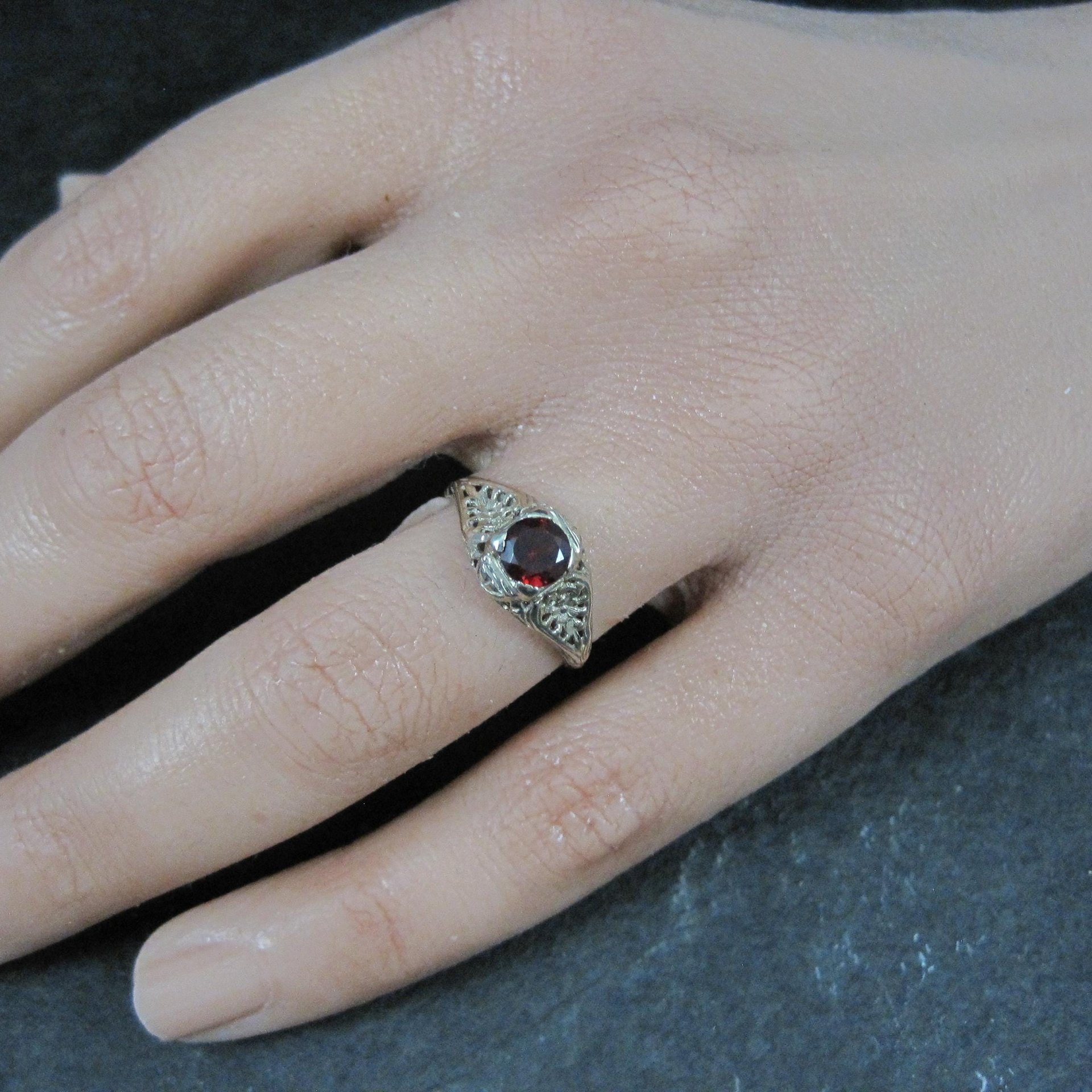 14K White Gold Art Deco Filigree Garnet Ring Size 5