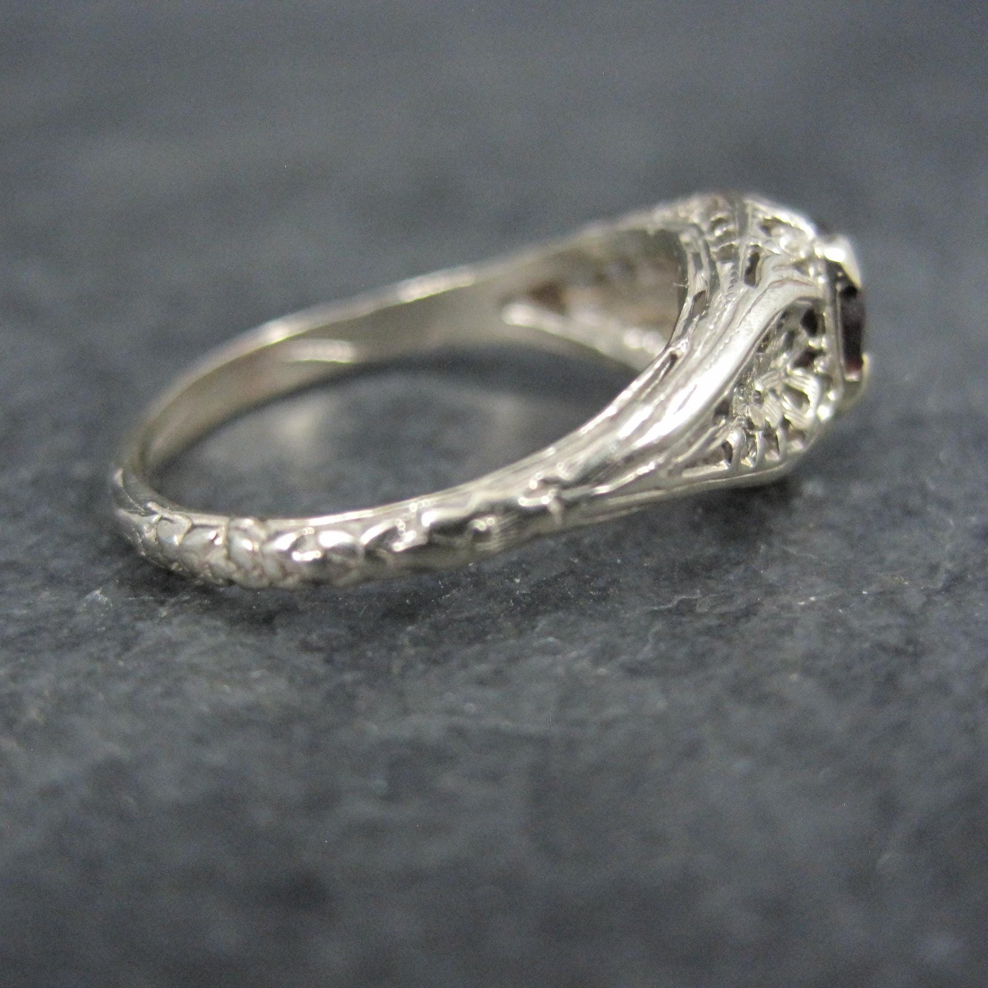 14K White Gold Art Deco Filigree Garnet Ring Size 5