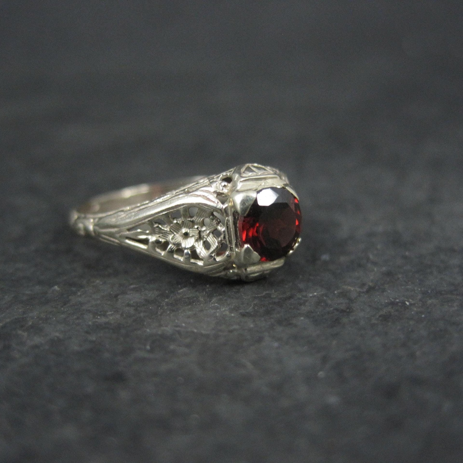 14K White Gold Art Deco Filigree Garnet Ring Size 5