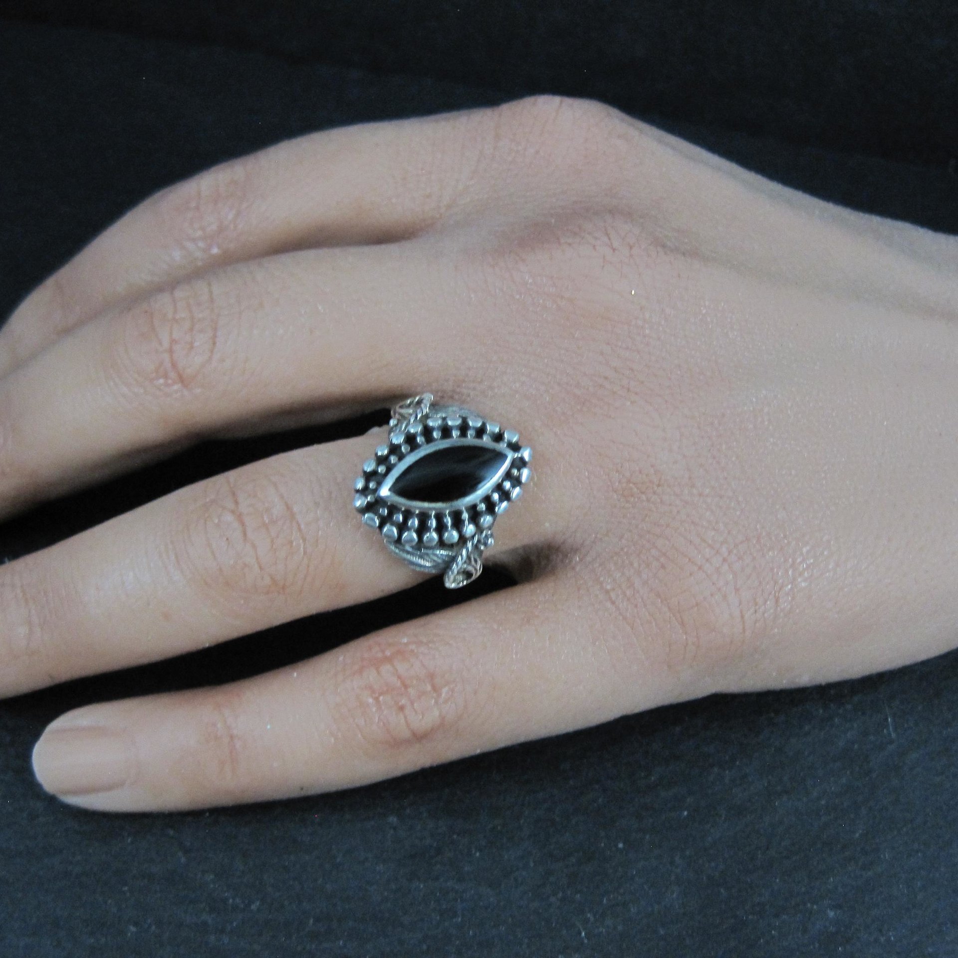 Vintage Sterling Silver Onyx Leaf Ring Size 6