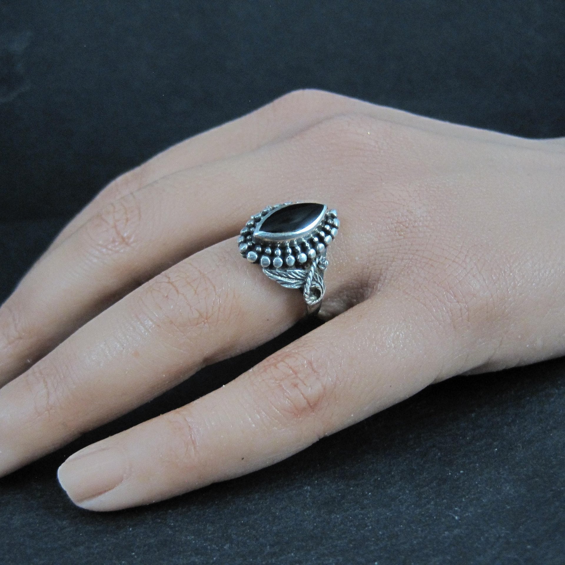 Vintage Sterling Silver Onyx Leaf Ring Size 6