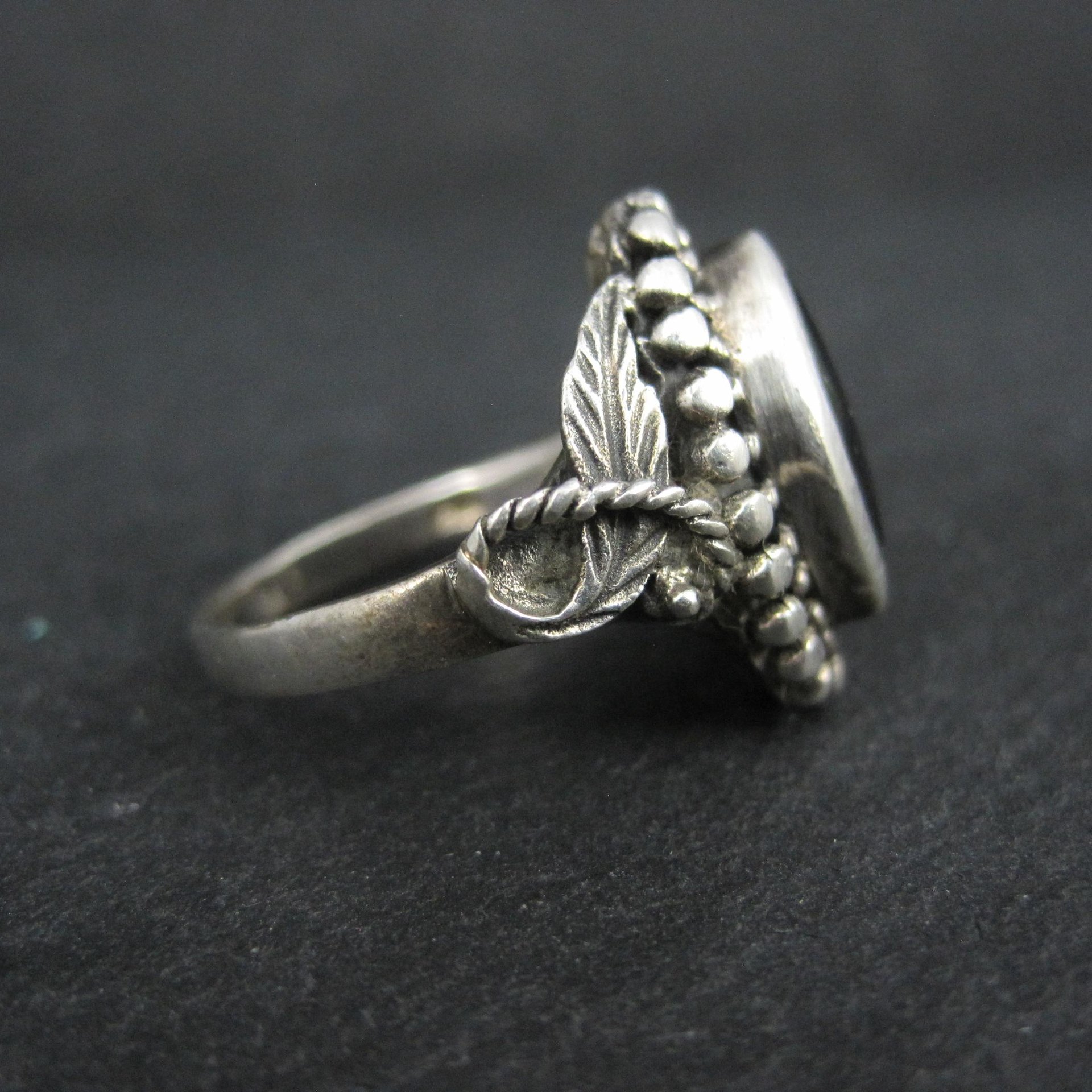 Vintage Sterling Silver Onyx Leaf Ring Size 6