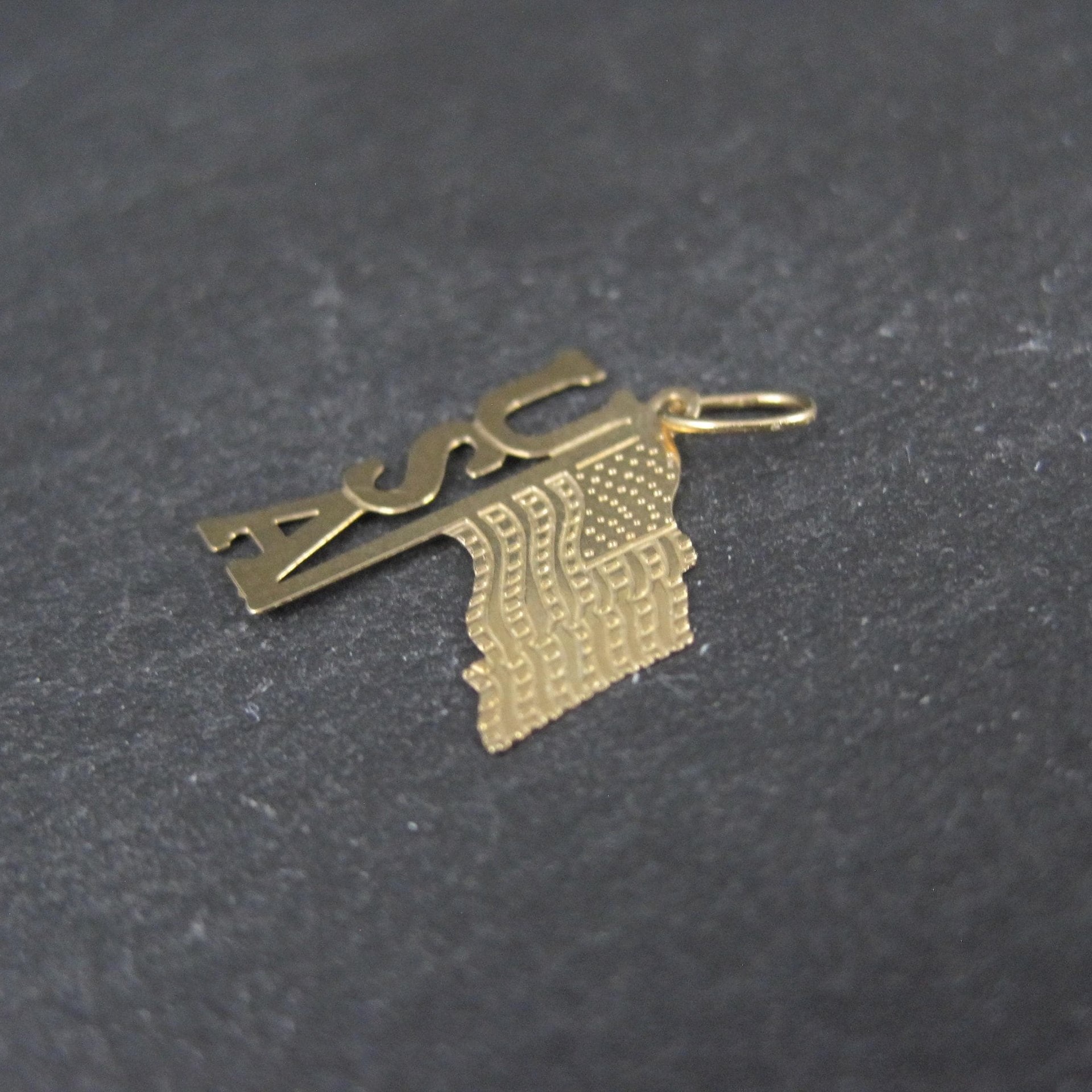 Dainty 14K USA Flag Pendant Charm Vintage Estate