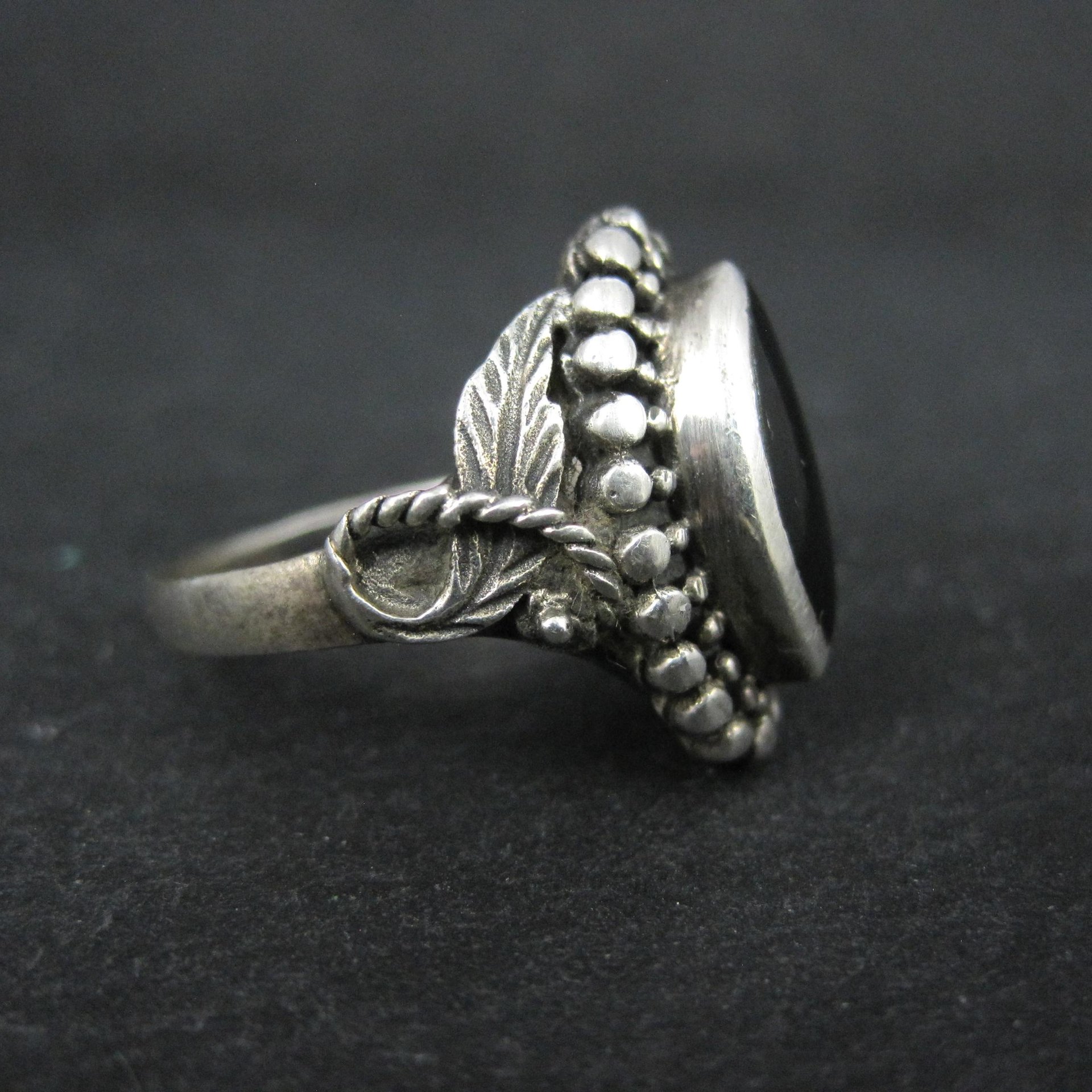 Vintage Sterling Silver Onyx Leaf Ring Size 6