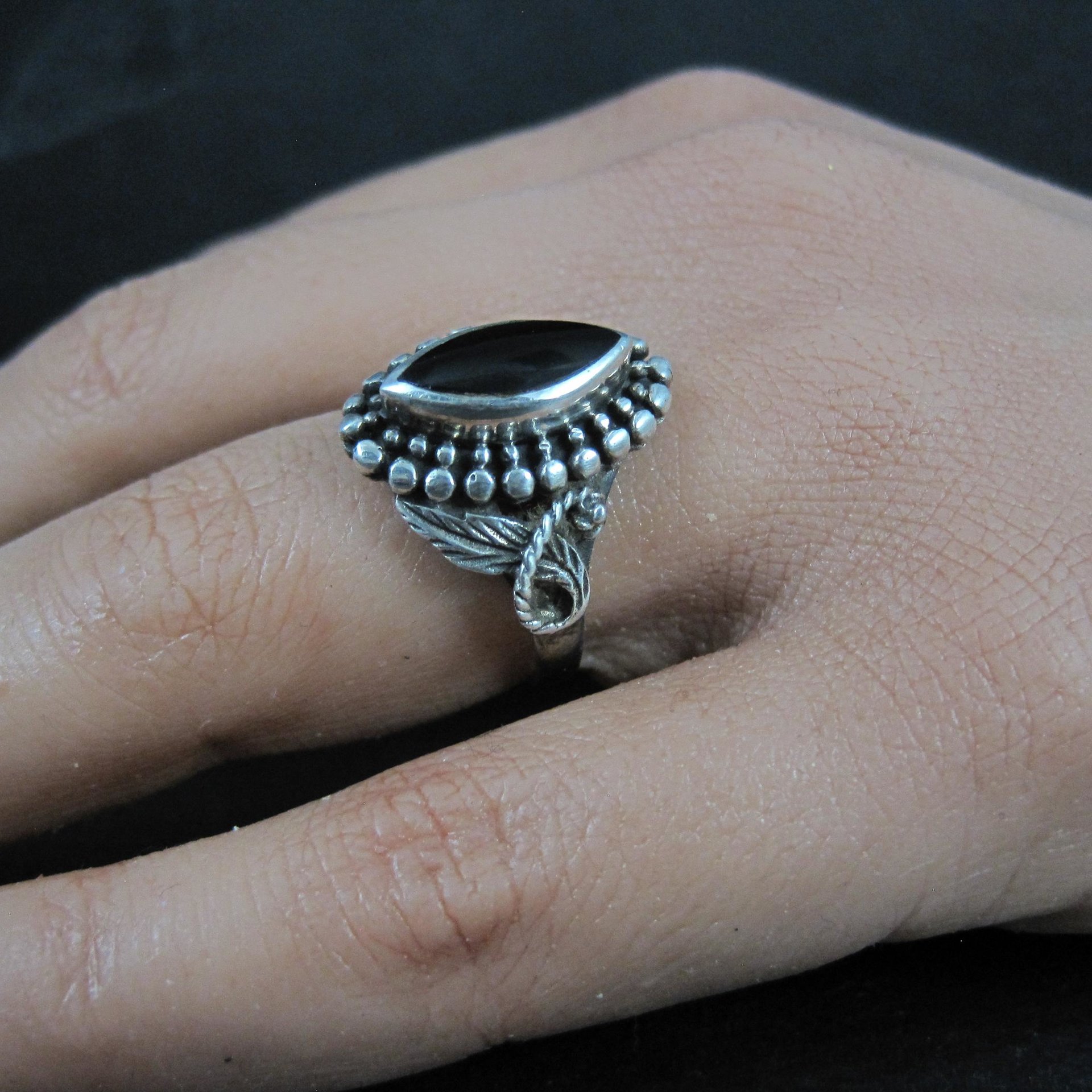 Vintage Sterling Silver Onyx Leaf Ring Size 6