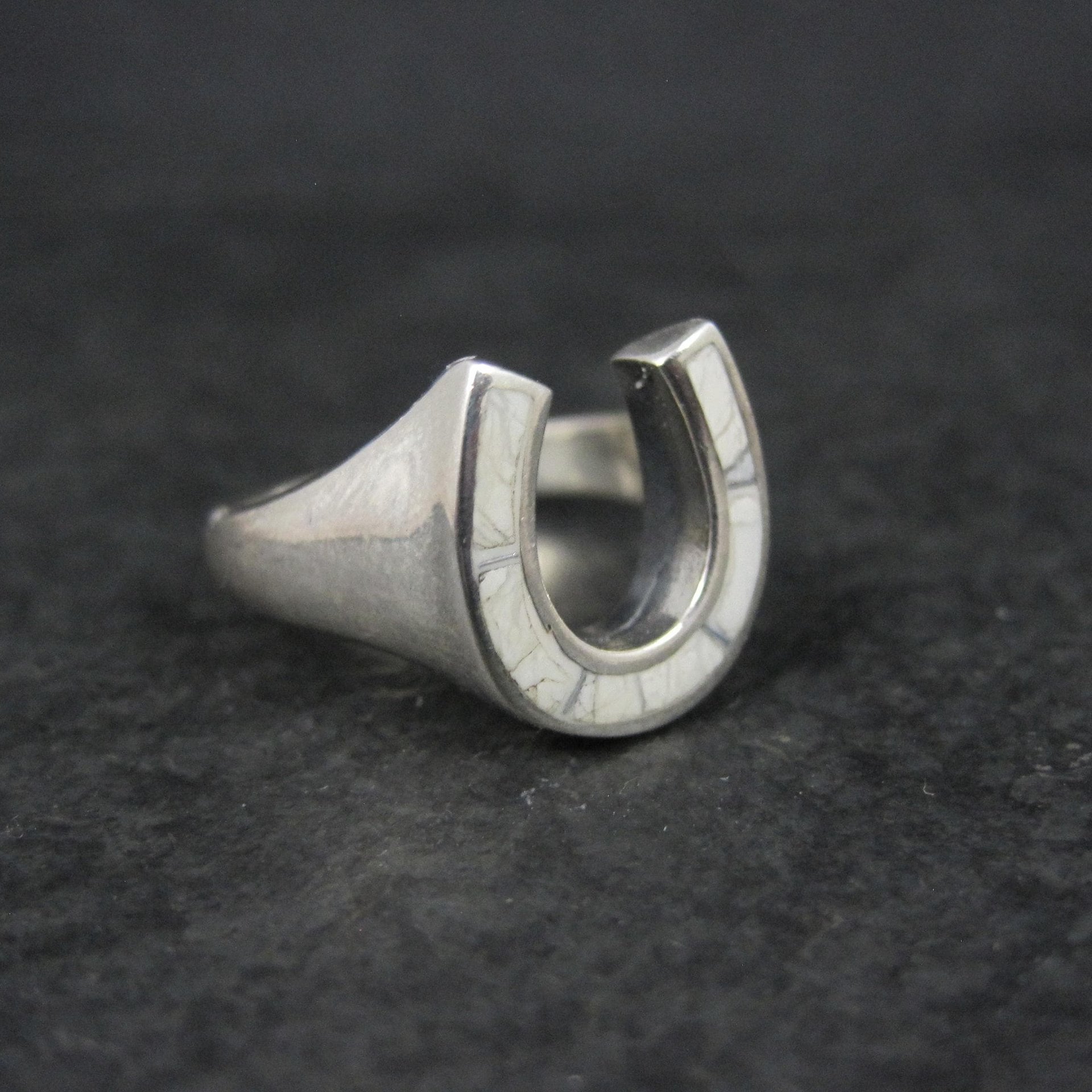 Vintage Sterling Silver Howlite Inlay Horseshoe Ring Size 8