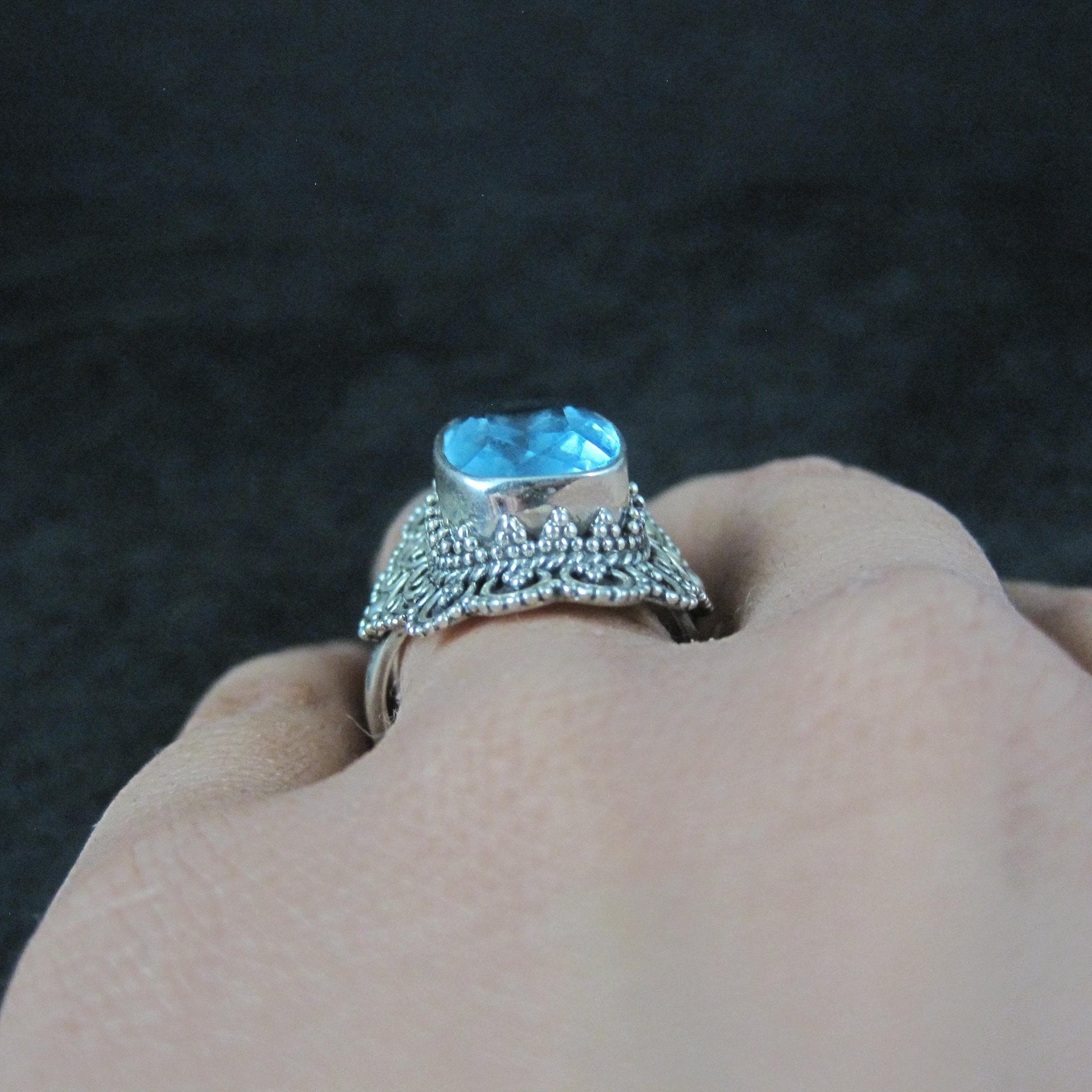 Vintage Balinese Sterling Topaz Blue Glass Ring Size 8
