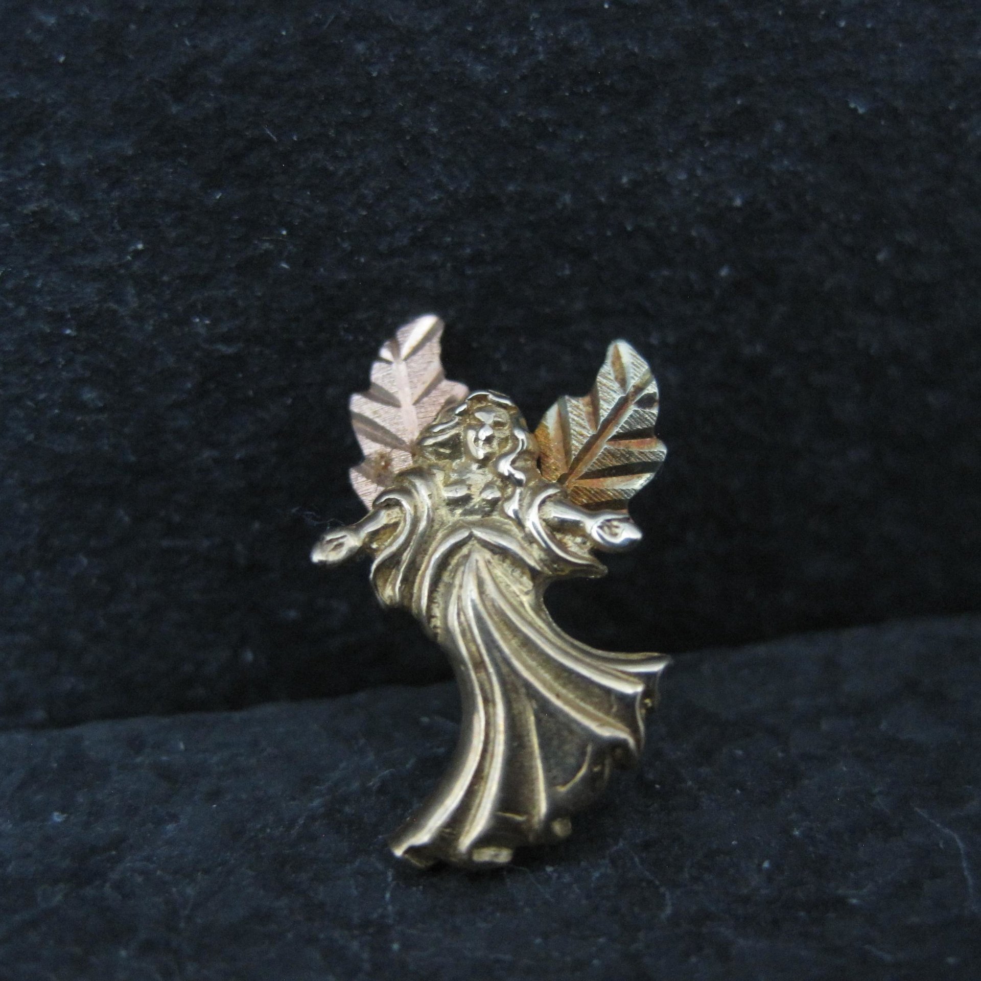 Vintage 10K Black Hills Gold Angel Pin Coleman Company
