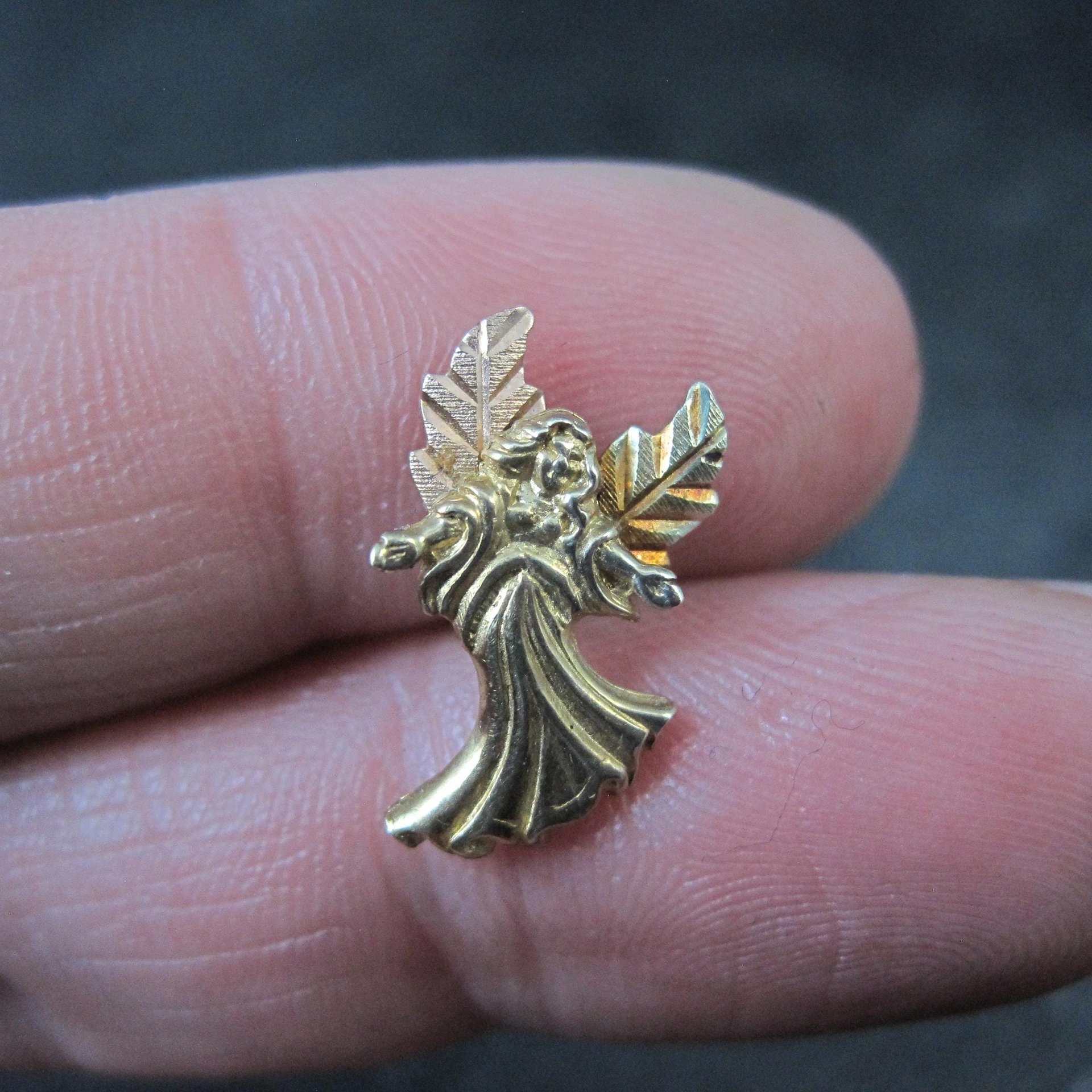 Vintage 10K Black Hills Gold Angel Pin Coleman Company