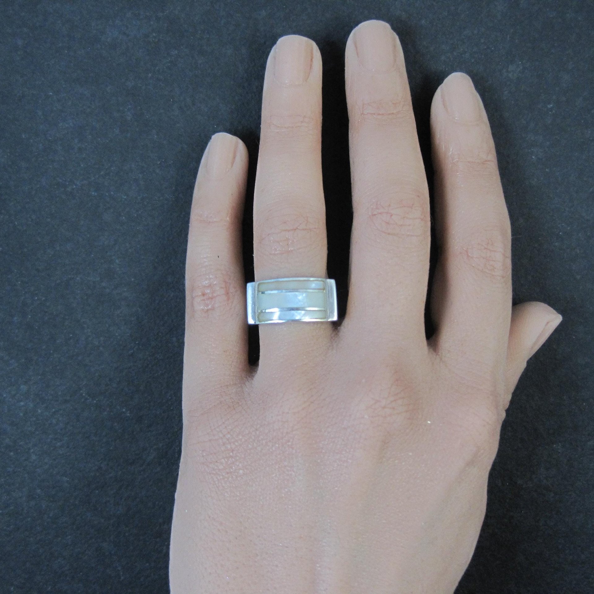 Vintage Sterling Mother of Pearl Inlay Ring Size 7