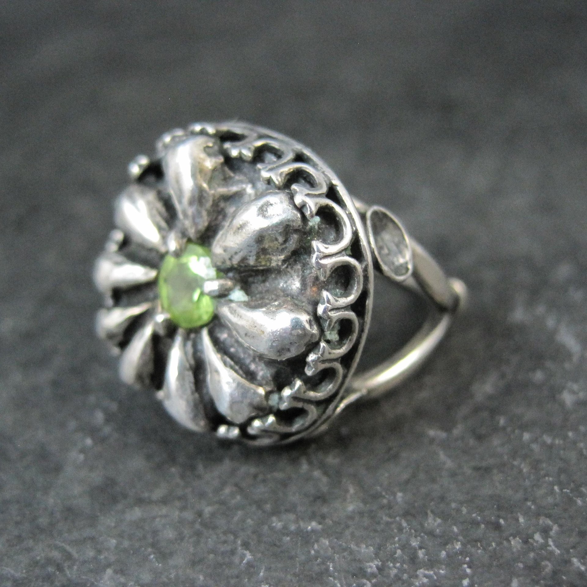 Vintage Sterling Peridot Flower Ring Size 6 Estate Silver