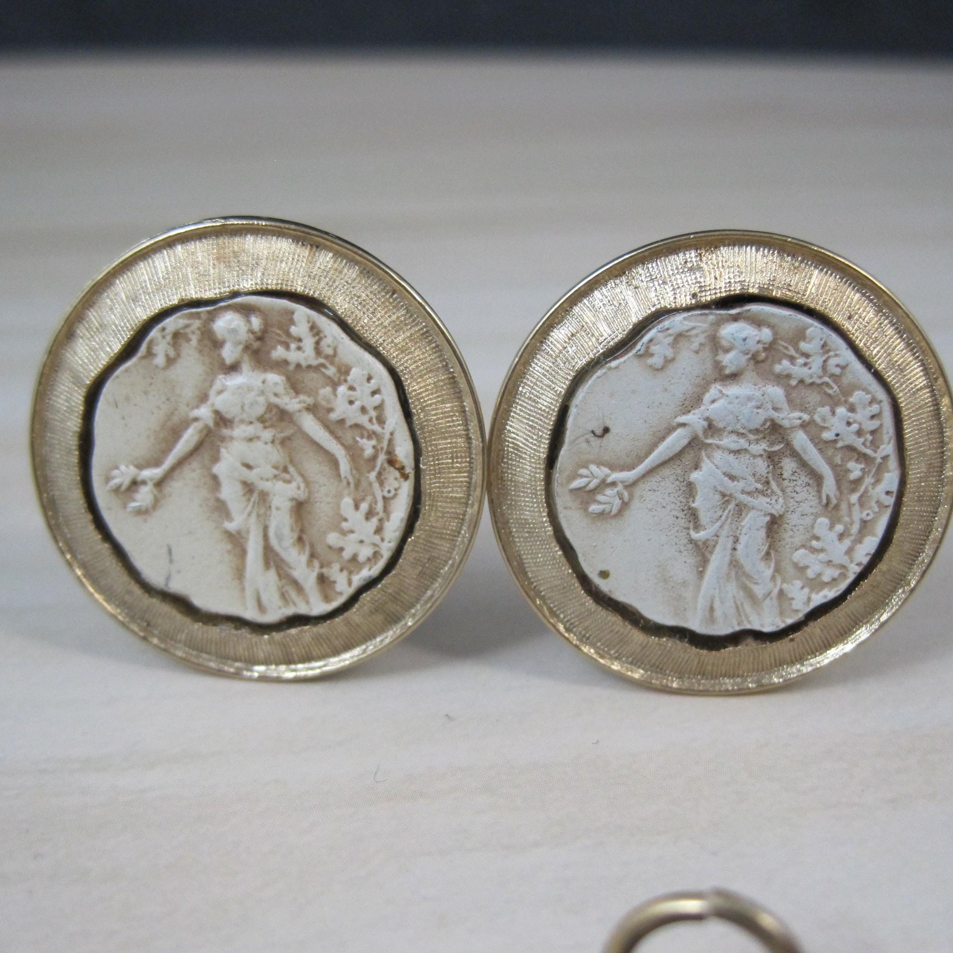 Vintage Cameo Pendant and Clip On Earrings Jewelry Set