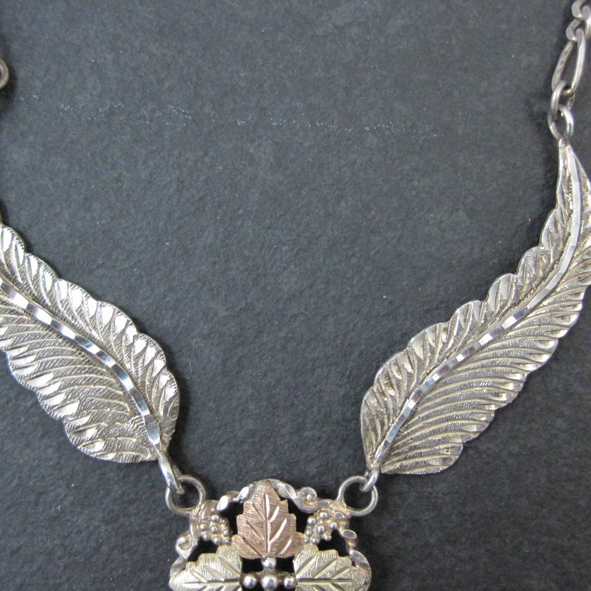 Vintage Black Hills Gold & Silver Feather Necklace Mt Rushmore