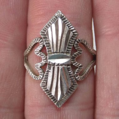 Vintage Sterling Diamond Cut Ring Size 6
